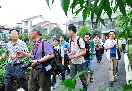 “学郭富城经典舞步！方媛跳舞视频有点不自然 有粉丝大喊要转黑”