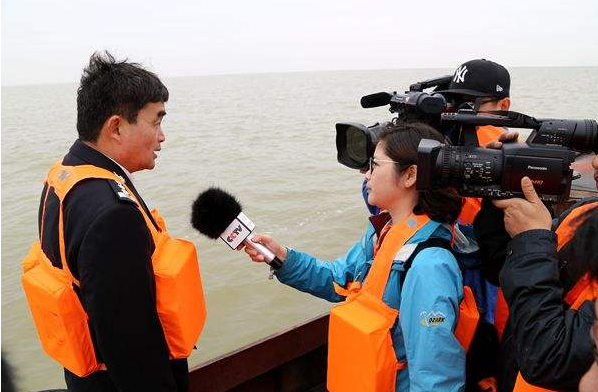 “【何德何能】曝周冬雨片酬超1亿 传闻疑出自《幕后之王》”