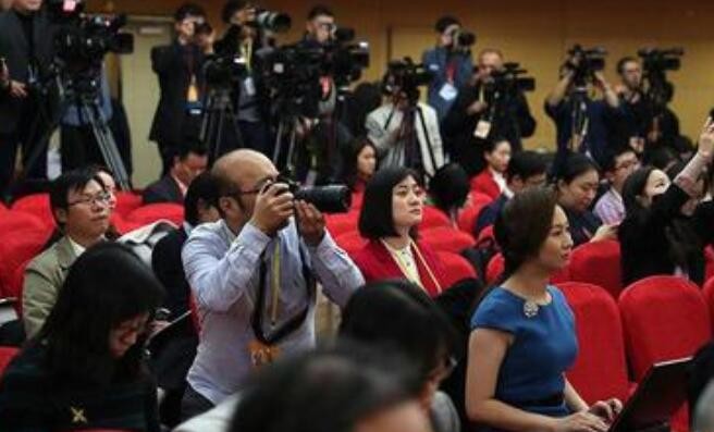 “陈妍希谈和陈晓的夫妻相处之道，陈晓被鼓动离婚追赵丽颖啥情况?”