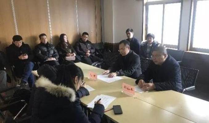 “瑞士男子徒手攀岩破纪录，称是一场“脑力游戏””