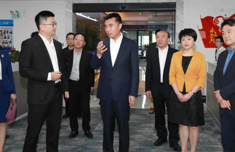 “《八佰》：各个人物都演成了主角”