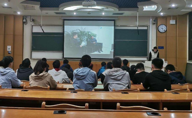 “他们与毛泽东周恩来并肩战斗，却牺牲在新中国成立前”