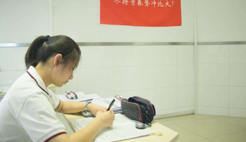 “他们与毛泽东周恩来并肩战斗，却牺牲在新中国成立前”