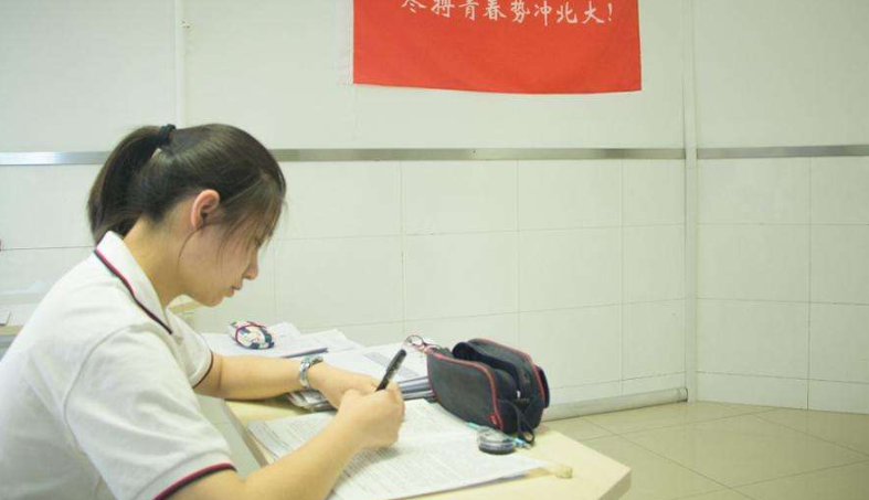 “全天候书店 驻唱歌手 街头画师…夜经济&quot;潮&quot;起来”